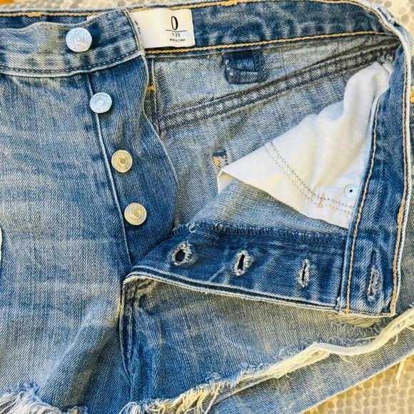 Abercrombie & Fitch | Light Wash High Rise Jean Short | SIze 0 - Picture 4 of 6